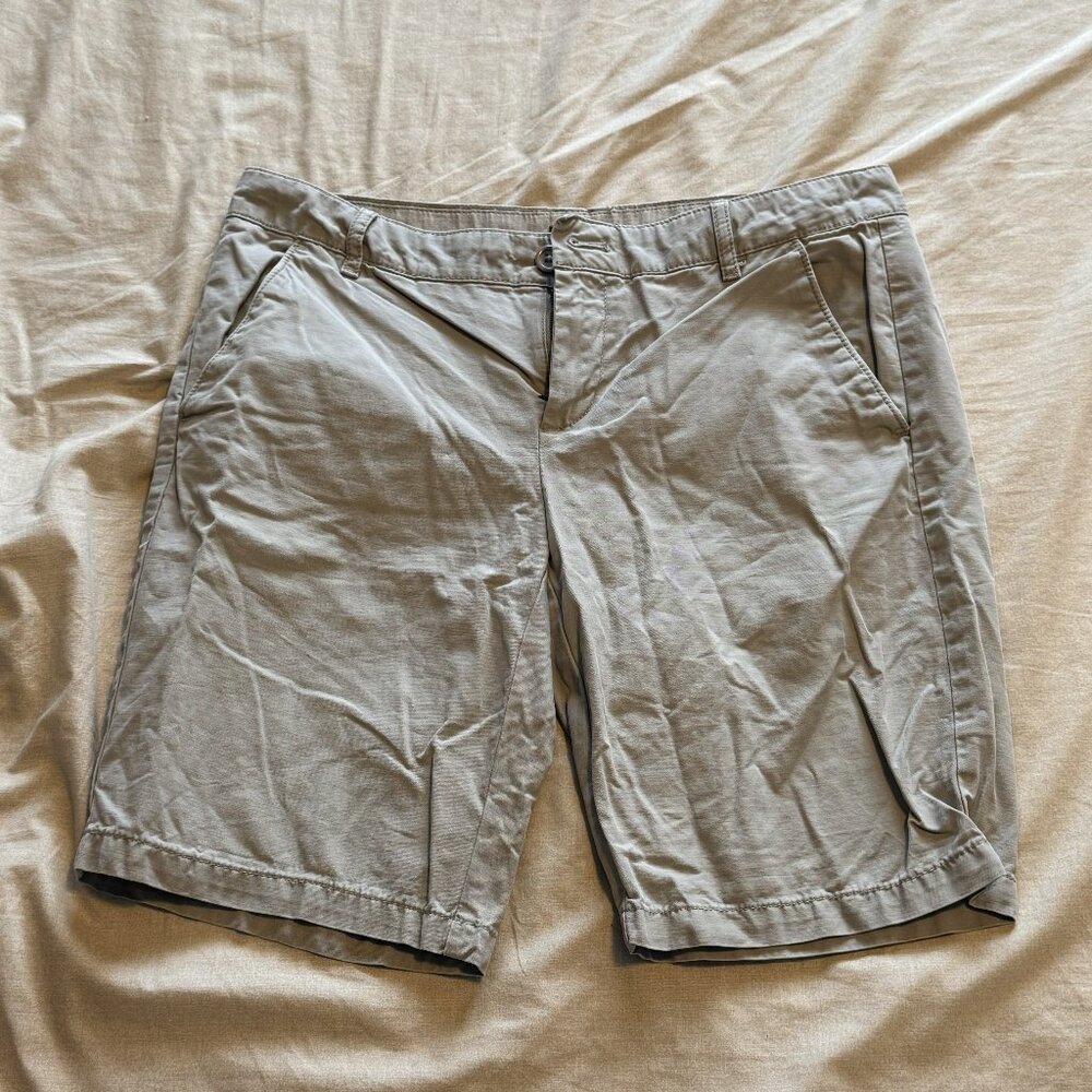 Gap Women's Khaki Shorts - Size 4